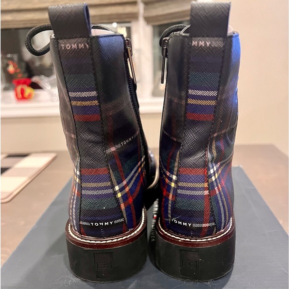 Like New Tommy Hilfiger Women's Plaid Combat Boots Size 7 - Picture 4 of 5